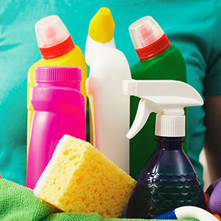 Wohnungsputz: Welcher Reiniger wird eigentlich wofür verwendet?