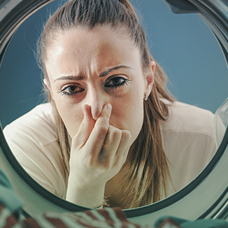 Waschmaschine stinkt – diese Mittel helfen